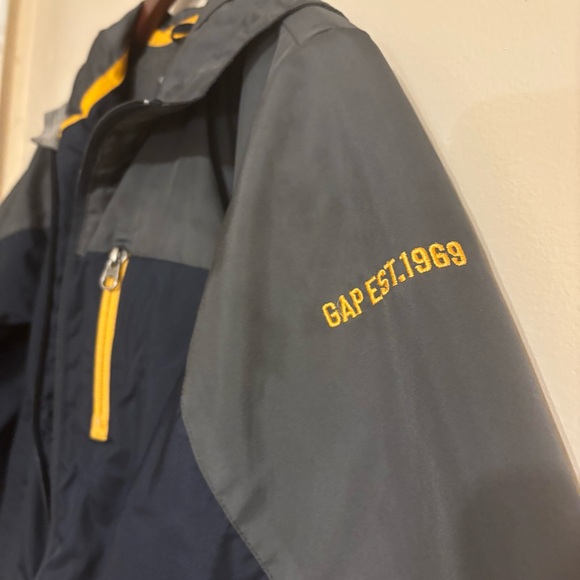 GAP Navy and Gray Kids Raincoat with Yellow Accents - Picture 6 of 7